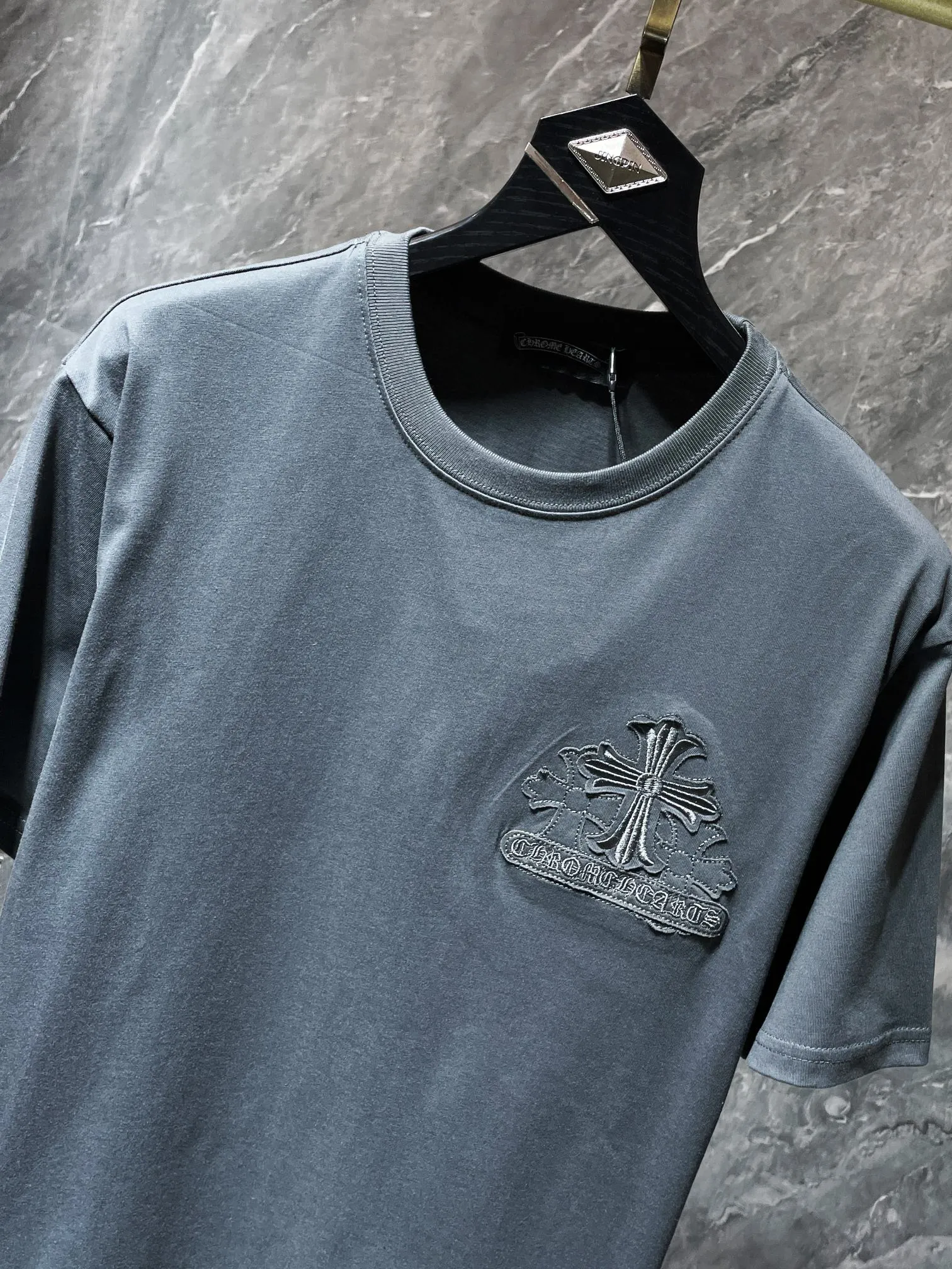 P170 New in summer. Chrome Hearts 25ss High-weight, environmentally friendly and high-quality top-quality fabric 260g~285g Chrome Horseshoe Sanskrit patch short-sleeves Heavy-duty pure hand-cut patch embroidery technology Counter synchronization 1:1 replica version Recommended color: black Gray Size: S, M, L, XL
